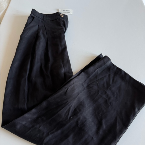 MED USA S Pants, Black pleated front pockets each side, high waist, wide leg NWT - Picture 2 of 5